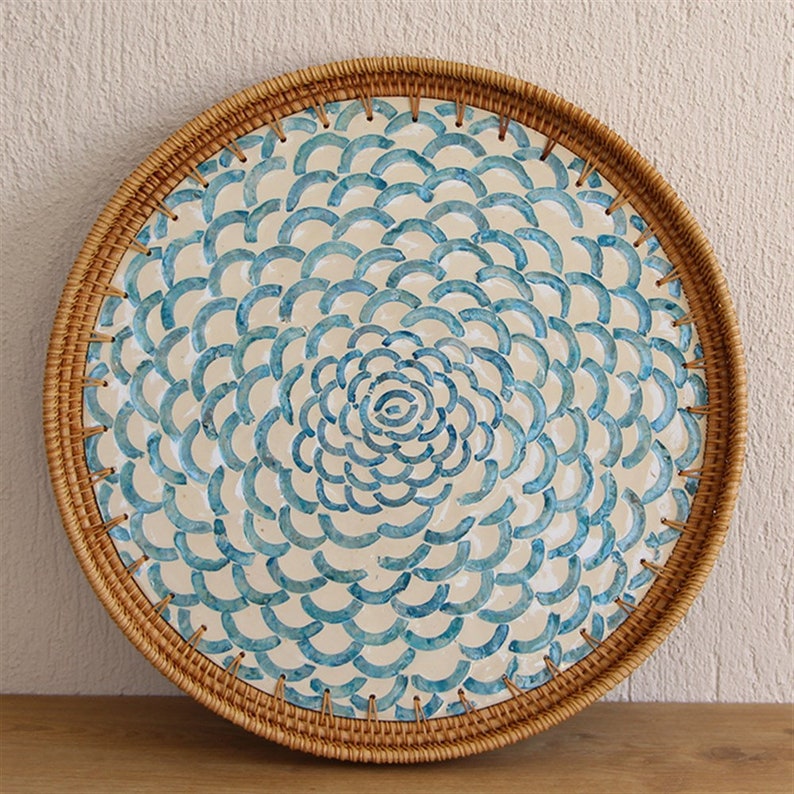 woven-round-rattan-serving-tray-for-resort